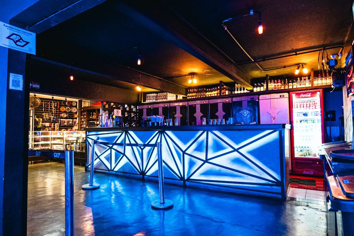 Bar — Ambiente do bar com iluminação atmosférica